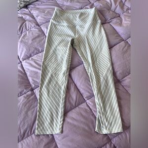 ALO yoga cropped leggings